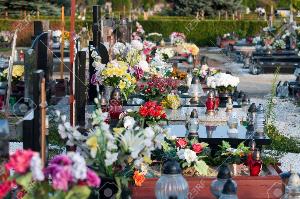 Ритуальные услуги в Москве 15786868-modern-graveyard-with-candles-and-flowers.jpg